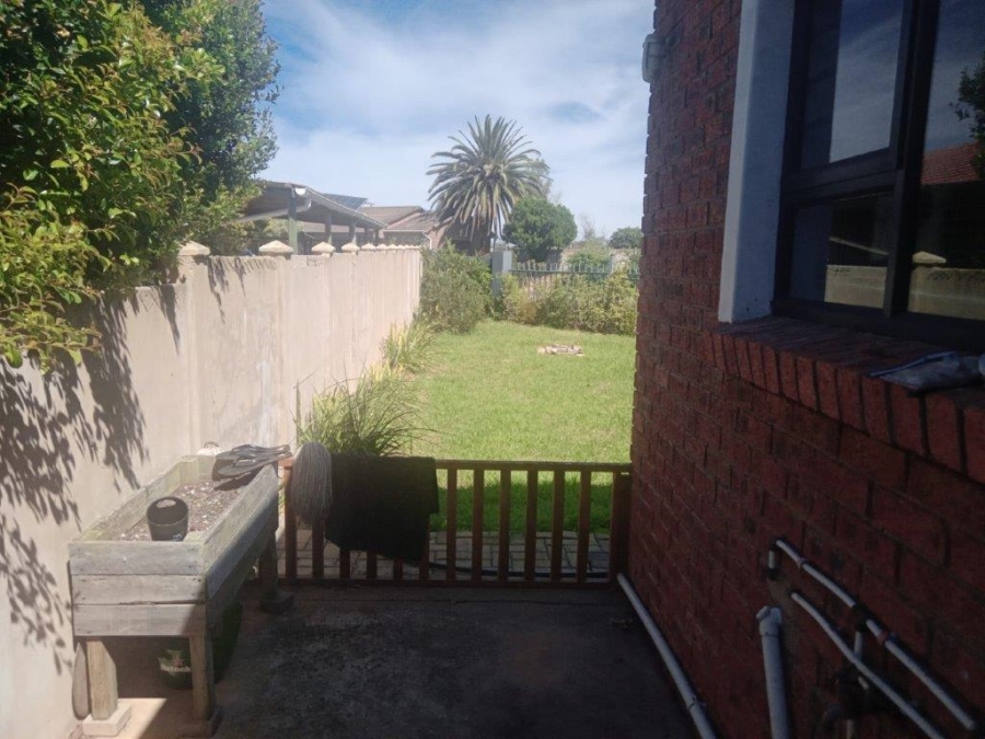 5 Bedroom Property for Sale in Wavecrest Eastern Cape
